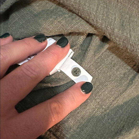 Eddie Bauer lace button up Olive Green Sleeveless Top size large - Picture 7 of 9